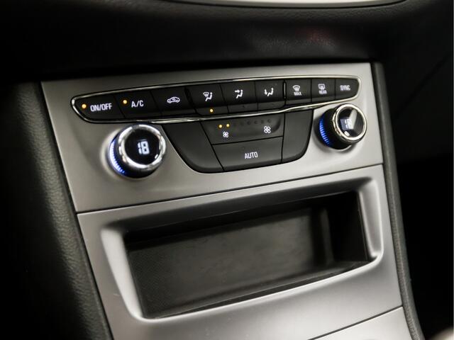 Opel ASTRA Sports Tourer 1.2 Sport (APPLE CARPLAY, NAVIGATIE, CLIMATE, CAMERA, SPORTSTOELEN, LM VELGEN, CRUISE, NIEUWSTAAT)