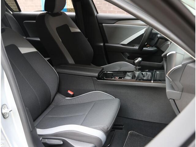 Opel ASTRA Business Edition 110PK | 1ste eigenaar | AppleCarPlay/AndroidAuto | Camera | Navigatie | FULL LED | Stoel/Stuur verwarmd | AGR Bestuurdersstoel | Adaptive CruiseControl | Isofix | Privacy Glass |