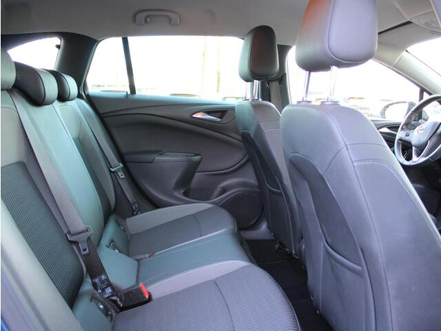 Opel ASTRA Sports Tourer 1.2 Design & Tech | Navi / Camera / Climate