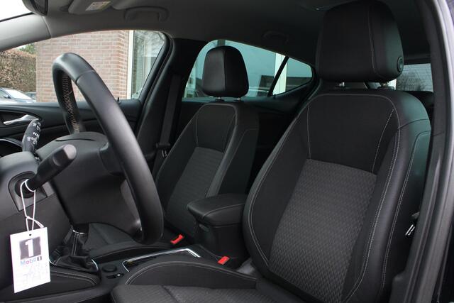 Opel ASTRA 1.0 Carplay, ACC, Achteruitrijcamera, ECC, LED, NAVI, Parksens. V en A, Leder/Stof, Parkeer assistent, Trekhaak, 16" LMV