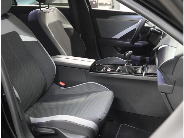 Opel ASTRA 130PK Edition | AppleCarplay/AndroidAuto | Stuur/Stoelverwarming | Camera | LED lampen | Navigatie | Climate Control | Adaptieve Cruise Control | Isofix | Privacy Glass | Parkeersensoren |