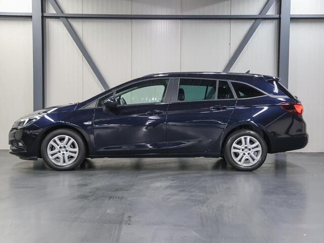 Opel ASTRA ST 105PK Online Edition | 1ste eigenaar | AppleCarplay/AndroidAuto | Climate | Parkeersensoren | Cruise Control | Bluetooth | Navigatie | Armsteun | Isofix | Privacy Glass |