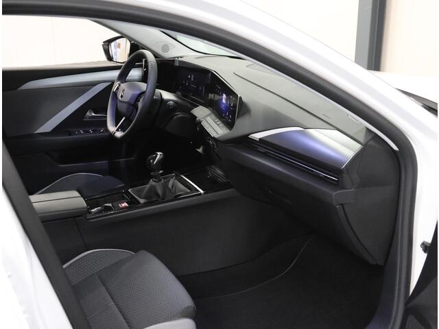 Opel ASTRA Sports Tourer 1.2 110PK Business Edition | 1ste eigenaar | Navigatie | Climate Control | Adaptieve Cruise Control | Achteruitrijcamera | Parkeersensoren | Stoel/Stuurverwarmd | Keyless | AppleCarplay/AndroidAuto | Isofix | Privacy Glass |