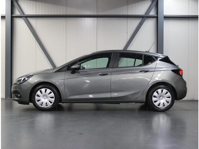 Opel ASTRA 1.2 110PK Business Edition | 1ste eigenaar | AppleCarplay/AndroidAuto | Airco | Parkeersensoren | Cruise Control | Bluetooth | Navigatie | Armsteun | Isofix | Privacy Glass |