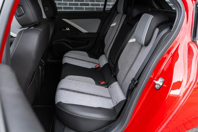 Opel ASTRA 1.6 Hybrid Business Elegance | Plug-in Hybrid (PHEV) | 180 Graden Camera | Parkeersensoren | Navigatie | Apple Carplay | Android Auto | Keyless Entry | AGR Stoelen | Cruise Control Adaptief |