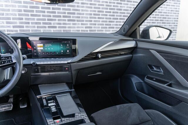 Opel ASTRA 1.6 Turbo Plug In Hybrid Ultimate | Plug-in Hybrid (PHEV) | Trekhaak | Schuifdak | Keyless Entry | 360 Graden Camera | Parkeersensoren | AGR Stoelen | Lichtmetalen Velgen 18 inch | Alcantara Bekleding | Head-up Display