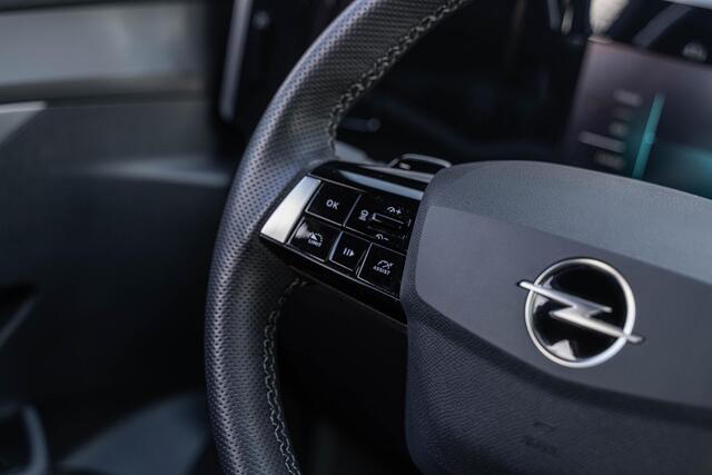 Opel ASTRA 1.6 Turbo Plug In Hybrid Ultimate | Plug-in Hybrid (PHEV) | Trekhaak | Schuifdak | Keyless Entry | 360 Graden Camera | Parkeersensoren | AGR Stoelen | Lichtmetalen Velgen 18 inch | Alcantara Bekleding | Head-up Display
