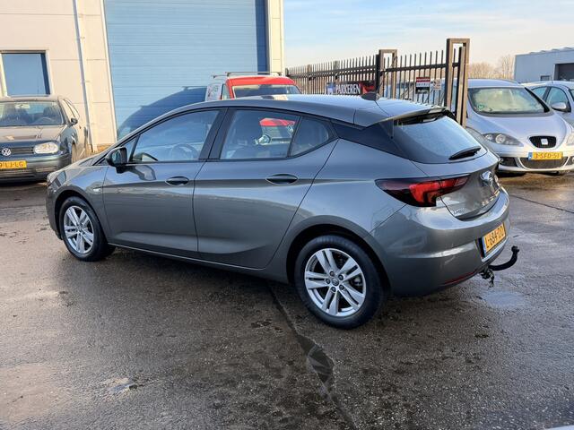 Opel ASTRA 1.2 Edition 5-DEURS, 6-BAK, AIRCO, CRUISE CONTROL, ACHTERUITRIJCAMERA, PARKEERSENSOREN V+A, GROOT NAVIGATIE-BLUETOOTH-MULTIMEDIA, 4X ELEK-RAMEN, ISOFIX, AIRBAGS, CENT-VERGRENDELING, TREKHAAK, LED, LM-VELGEN