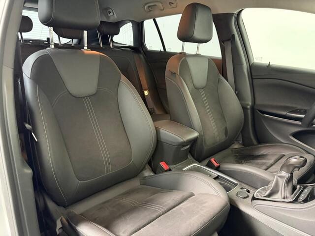 Opel ASTRA Sports Tourer 1.2 Ultimate. Trekhaak!