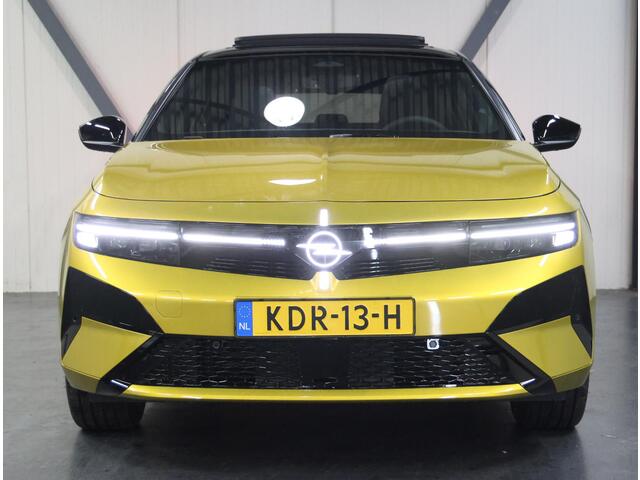 Opel ASTRA Electric 58 kWh 156PK Ultimate | 1ste eigenaar | AppleCarPlay/AndroidAuto | Schuifkanteldak | Head-Up Display | Navigatie | Adaptive Cruise Control | Keyless | AGR Stoelen | Stoel/Stuur/Voorruitverwarming | FULL LED | 360'Camera | Isofix | Privacy Glass |