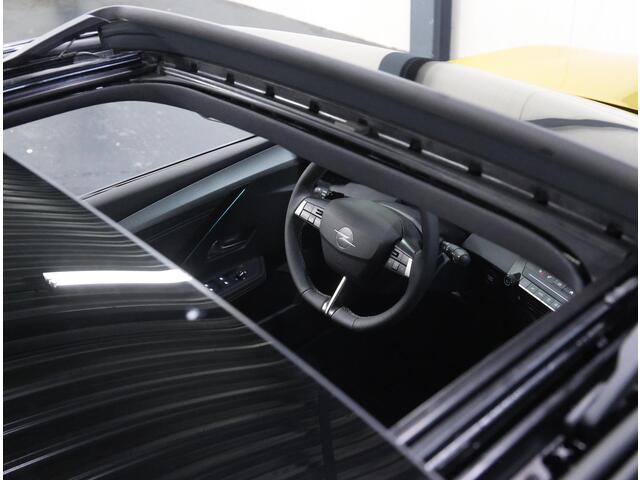 Opel ASTRA Electric 58 kWh 156PK Ultimate | 1ste eigenaar | AppleCarPlay/AndroidAuto | Schuifkanteldak | Head-Up Display | Navigatie | Adaptive Cruise Control | Keyless | AGR Stoelen | Stoel/Stuur/Voorruitverwarming | FULL LED | 360'Camera | Isofix | Privacy Glass |