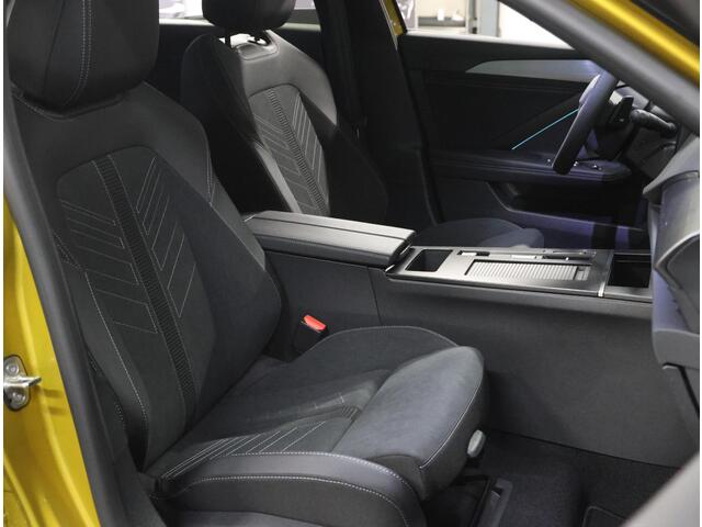Opel ASTRA Electric 58 kWh 156PK Ultimate | 1ste eigenaar | AppleCarPlay/AndroidAuto | Schuifkanteldak | Head-Up Display | Navigatie | Adaptive Cruise Control | Keyless | AGR Stoelen | Stoel/Stuur/Voorruitverwarming | FULL LED | 360'Camera | Isofix | Privacy Glass |