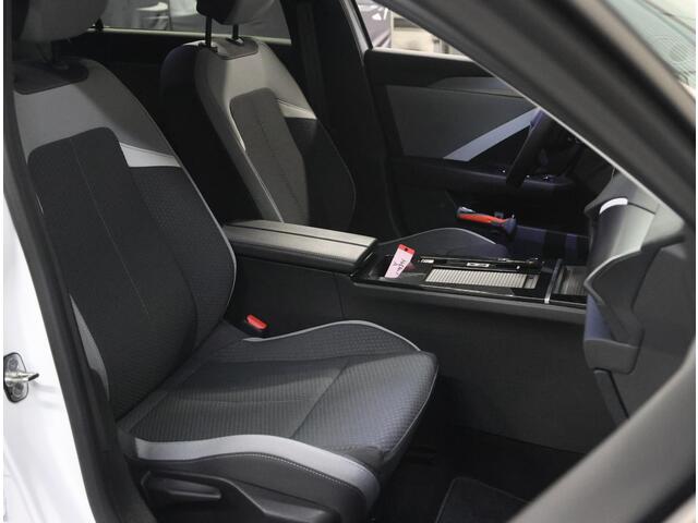 Opel ASTRA ST 180PK Hybrid | 1ste eigenaar | Trekhaak | Camera | Stuur/stoelverwarming | Adaptive Cruise Control | AppleCarPlay/Android | AUTOMAAT | Isofix | Privacy Glass | Parkeersensoren |