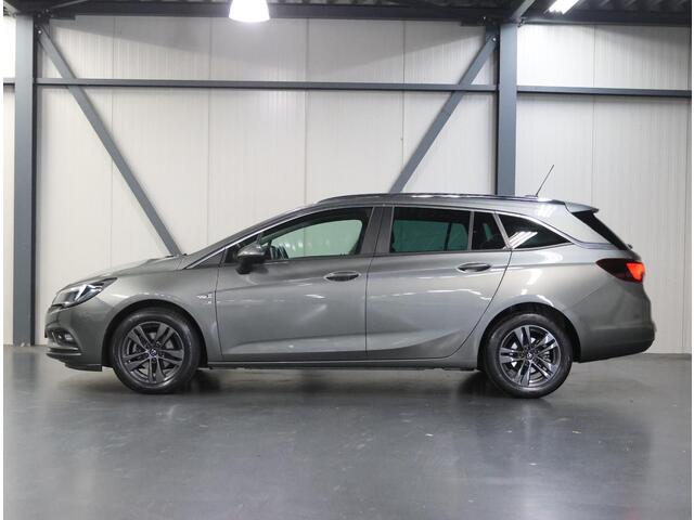 Opel ASTRA ST 105PK 120 Jaar Edition | 1ste eigenaar | Camera | Trekhaak | AppleCarPlay/Android | Armsteun | AGR stoelen | Navigatie | Climate Control | Cruise Control | Isofix | Privacy Glass | Parkeersensoren |