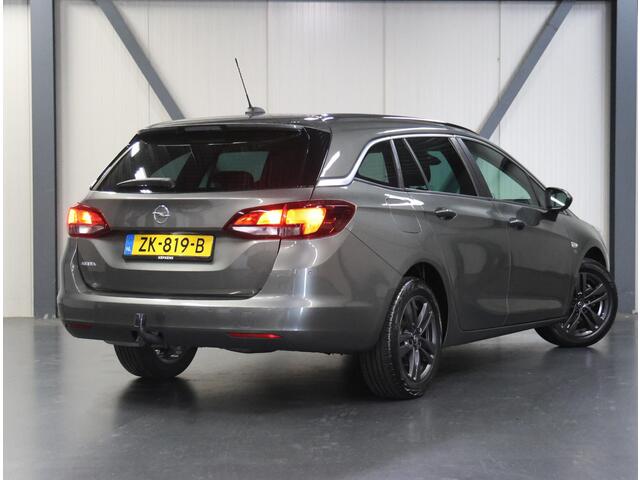 Opel ASTRA ST 105PK 120 Jaar Edition | 1ste eigenaar | Camera | Trekhaak | AppleCarPlay/Android | Armsteun | AGR stoelen | Navigatie | Climate Control | Cruise Control | Isofix | Privacy Glass | Parkeersensoren |
