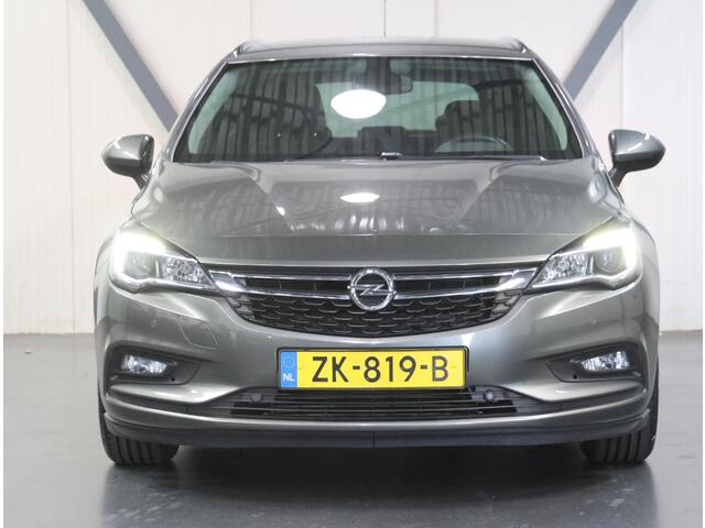 Opel ASTRA ST 105PK 120 Jaar Edition | 1ste eigenaar | Camera | Trekhaak | AppleCarPlay/Android | Armsteun | AGR stoelen | Navigatie | Climate Control | Cruise Control | Isofix | Privacy Glass | Parkeersensoren |