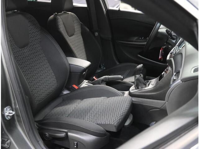 Opel ASTRA ST 105PK 120 Jaar Edition | 1ste eigenaar | Camera | Trekhaak | AppleCarPlay/Android | Armsteun | AGR stoelen | Navigatie | Climate Control | Cruise Control | Isofix | Privacy Glass | Parkeersensoren |