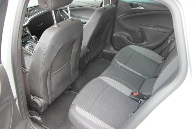 Opel ASTRA Sports Tourer 1.2 Design & Tech