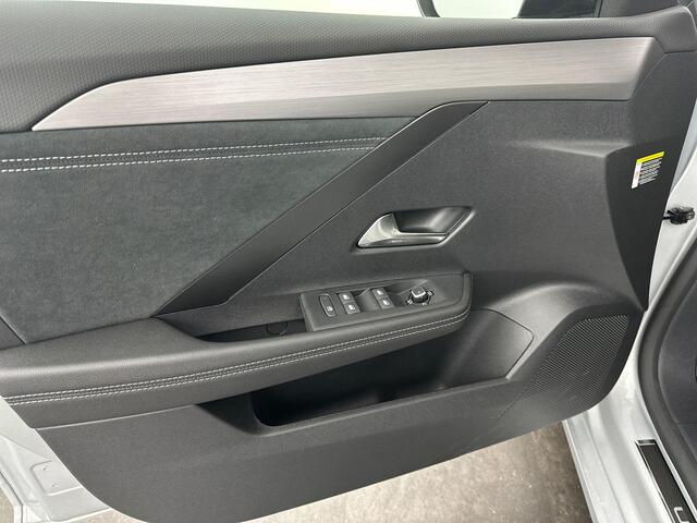 Opel ASTRA Sports Tourer 1.6 Turbo Plug In Hybrid Ultimate | NEW ASTRA NU IN DE SHOWROOM! | 360 Camera | Navigatie | AGR-Stoelen | PANO | Sensoren Voor&Achter | Suede Bekleding | Apple Carplay&Android Auto | 18'' | 2 + 6 jaar speciale garantie!