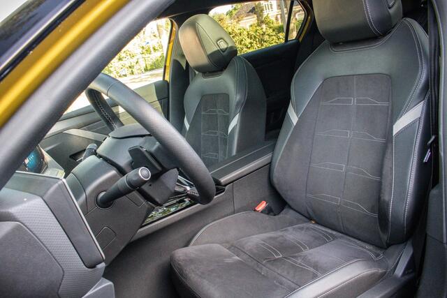 Opel ASTRA 1.2 Turbo 130 PK Ultimate Automaat | Camera | AGR Stoelen | Dodehoek Detectie | Adaptieve Cruise Control | 24DKM! | Rijklaar