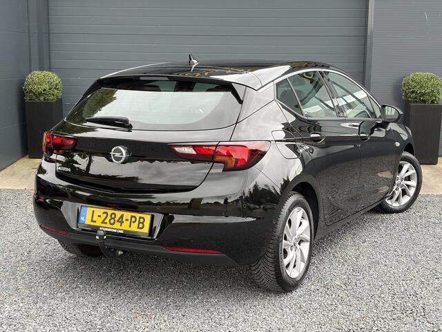 Opel ASTRA 1.2 Business Elegance 2e Eigenaar l Navi l Camera l Carplay l Keyless l Trekhaak l 110pk l Pdc V+A l Halfleder l 6 Bak l N.A.P l | Lm velgen l Rijstrooksensor l Apk tot 07-2027