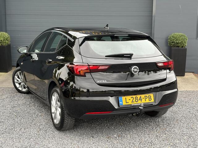 Opel ASTRA 1.2 Business Elegance 2e Eigenaar l Navi l Camera l Carplay l Keyless l Trekhaak l 110pk l Pdc V+A l Halfleder l 6 Bak l N.A.P l | Lm velgen l Rijstrooksensor l Apk tot 07-2027