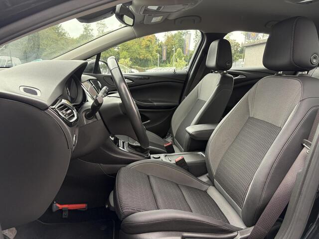 Opel ASTRA 1.2 Business Elegance 2e Eigenaar l Navi l Camera l Carplay l Keyless l Trekhaak l 110pk l Pdc V+A l Halfleder l 6 Bak l N.A.P l | Lm velgen l Rijstrooksensor l Apk tot 07-2027