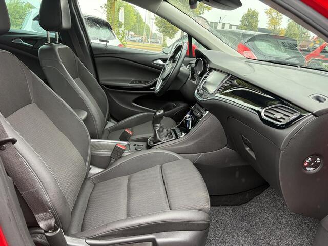 Opel ASTRA Sports Tourer 1.4 Innovation Dealer Onderhouden l 150pk l Carplay l 2e Eigenaar l Camera l Trekhaak l Keyless l Navi l Halfleder l Pdc V+A l 6 Bak l Clima l Cruise l Rijstrooksensor l Dodehoeksensor l N.A.P l Apk tot 01-2027
