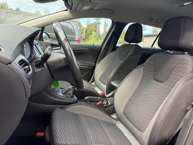Opel ASTRA 1.2 Business Edition 147pk l 2e Eigenaar l Trekhaak l Navi l Carplay l 6 Bak l Clima l Cruise l Pdc V+A l Recent beurt gehad l Lm velgen l N.A.P l Apk tot 07-2028