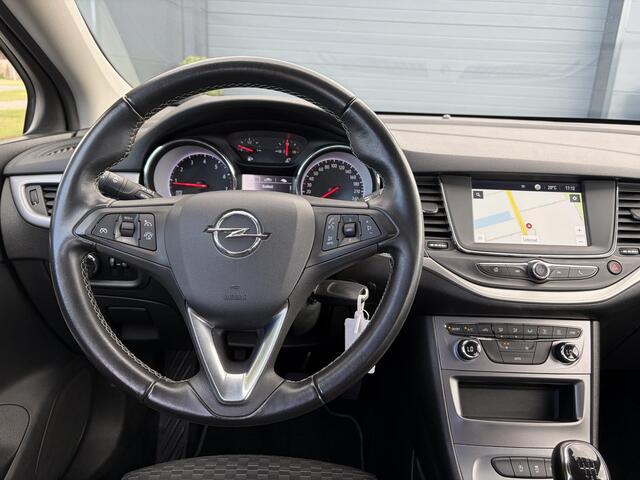 Opel ASTRA Sports Tourer 1.2 Edition ?Camera ?110pk?2e Eigenaar?Carplay?Navi?Airco?Cruise?Pdc?LED koplampen?N.A.P.?6 Bak?Pdc V+A?Lm velgen?Dakdragers ?Comfortstoelen?Bj 11-2020?Apk tot 07-2028