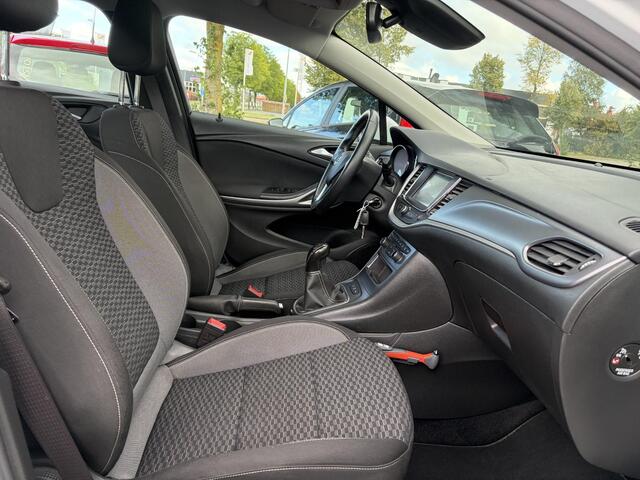 Opel ASTRA Sports Tourer 1.2 Edition ?Camera ?110pk?2e Eigenaar?Carplay?Navi?Airco?Cruise?Pdc?LED koplampen?N.A.P.?6 Bak?Pdc V+A?Lm velgen?Dakdragers ?Comfortstoelen?Bj 11-2020?Apk tot 07-2028