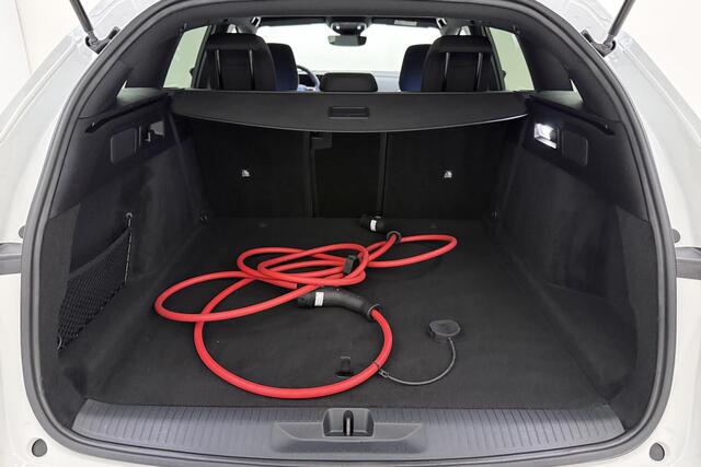 Opel ASTRA Electric 54 kWh Business Edition | 18" LM-Velgen | Black Pakket | Privat Glass | AGR Stoelen | Camera | Navigatie | Winter pakket |