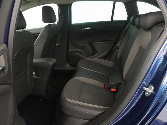 Opel ASTRA Sports Tourer 1.2 Design & Tech | Cruise control | Camera | Park assist | Trekhaak | Dodehoek detectie | Navigatie | Carplay | Climate control | 16" velgen