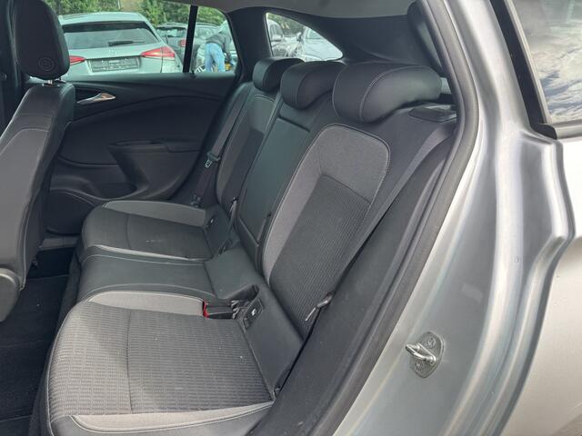 Opel ASTRA Sports Tourer 1.5 CDTI Edition | Clima | Navi | Trekhaak | 18 inch lmv | Camera | Privacy glas |