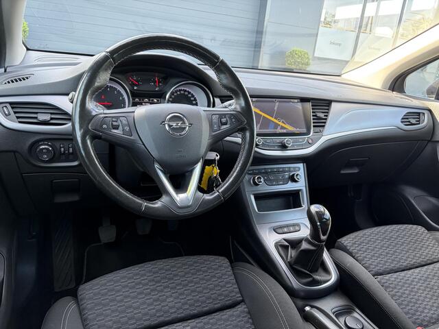 Opel ASTRA Sports Tourer 1.4 Turbo Online Edition ?150pk?2e Eigenaar?Camera?Carplay?Navi?Pdc V+A?Stoelverw?Stuurverw?Clima?Cruise?Lm velgen?6 Bak?Comfortstoelen?Dealer Onderhouden?N.A.P?Bj 12-2018?Apk tot 01-2027
