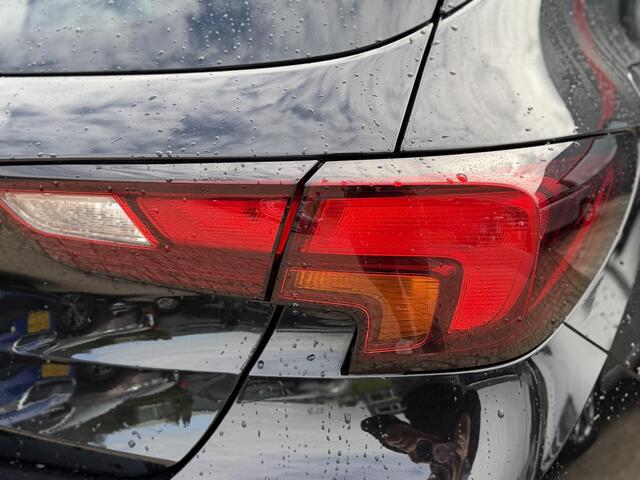 Opel ASTRA 1.2 Design & Tech - Navigatie - Stoelverwarming - Climate Control