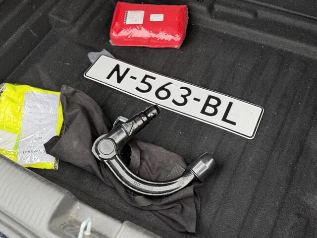 Opel ASTRA 1.2 Design & Tech - Navigatie - Stoelverwarming - Climate Control