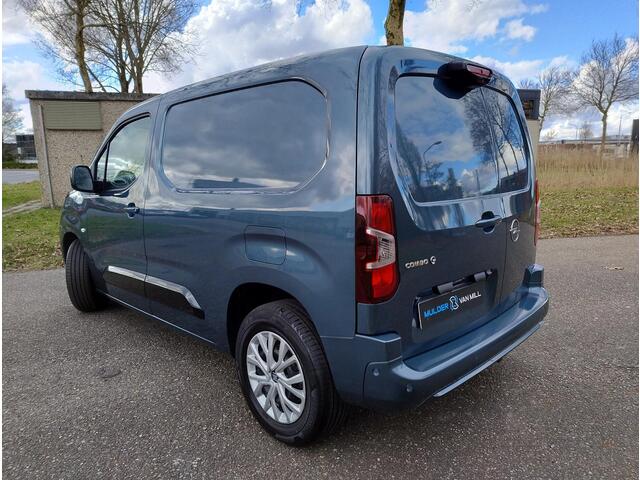 Opel COMBO Electric L1 50 kWh 136 PK | 343 KM WLTP | 3-zits | Houten afwerking laadruimte | Trekhaak voorbereiding | Pakket Look | Climate control | Adaptieve cruise control | Lederen stuurwiel | Stuurverwarming | Multimedia | Carplay | Achteruitrijcamera | Surround