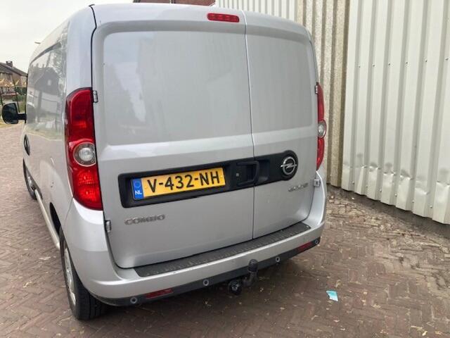 Opel COMBO 1.6 Cdti 105 Pk L2 H1 EURO 6 Airco PDC Sidebars Cruise Control Trekhaak