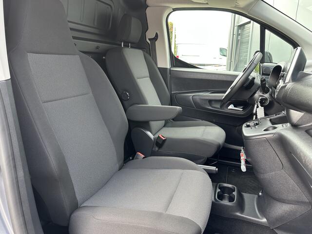 Opel COMBO 1.5 BlueHDi 130 PK AUTOMAAT / L2H1 / 31.834 KM / CAMERA / ECC / CRUISE / TREKHAAK / STUURVERWARMING