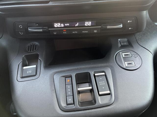 Opel COMBO 1.5 BlueHDi 130 Pk Automaat | Climate control | Camera | Parkpilot | Navigatie | Trekhaak | Betimmering | Stuurverwarming | 3-Persoons Uitvoering