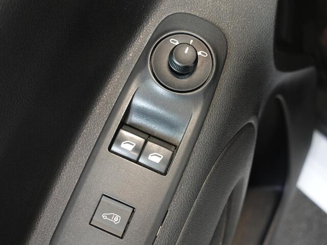 Opel COMBO 102pk L1H1 Navi Apple Carplay/Android Auto Trekhaak Cruise Control Airco Parkeersensoren