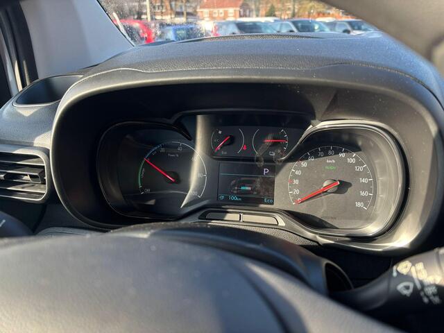 Opel COMBO Electric 136 L1 50kWh | Navigatie via Apple Carplay | Airco | Voorruitverwarming | Cruise control | Camera | Parkeersensoren