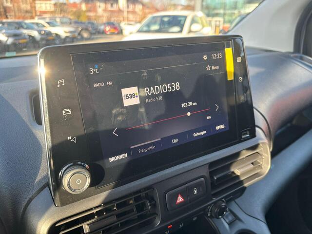 Opel COMBO Electric 136 L1 50kWh | Navigatie via Apple Carplay | Airco | Voorruitverwarming | Cruise control | Camera | Parkeersensoren