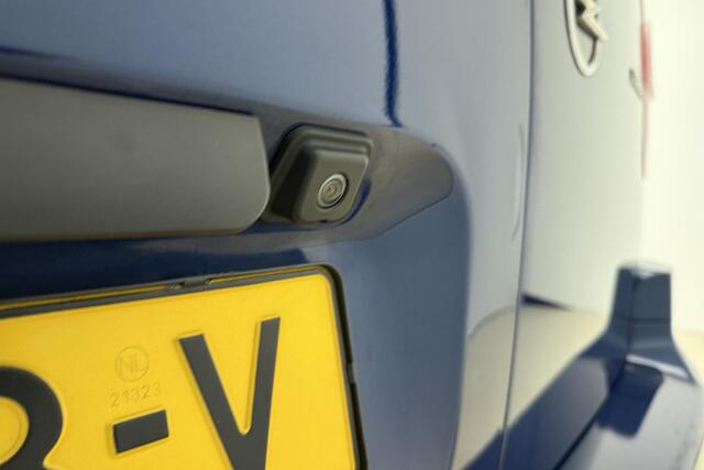 Opel COMBO 1.5D L2H1 Innovation 130 PK | Navigatie | Climate control | Dakrails | Trekhaak | Verlengd | Lichtmetalen velgen | Camera | Dodehoekdetectie