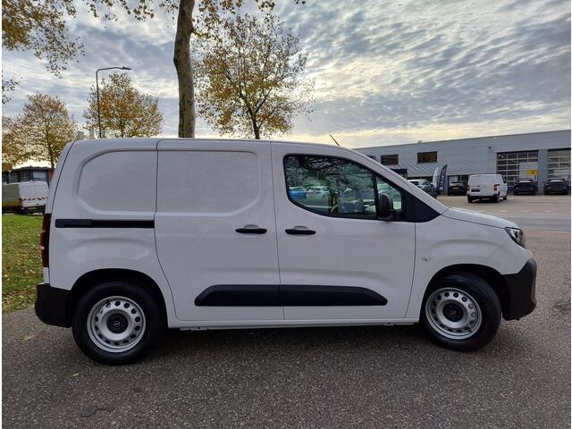 Opel COMBO Electric L1 50 kWh 136pk | 8 jaar garantie | 0% financial lease | Houten afwerking laadruimte | NAVI | Multimedia | Draadloze Apple Carplay en Android Auto | Achteruitrijcamera | Parkeersensoren voor- en achter | Dode hoek detectie | Digital cockpit | Stu
