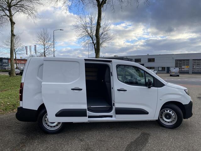 Opel COMBO Electric L2 50 kWh 136pk | ACTIE | 8 jaar garantie | Houten afwerking laadruimte | NAVI | Multimedia | Draadloze Apple Carplay en Android Auto | Achteruitrijcamera | Parkeersensoren voor- en achter | Dode hoek detectie | Digital cockpit | Stuurwielbedieni