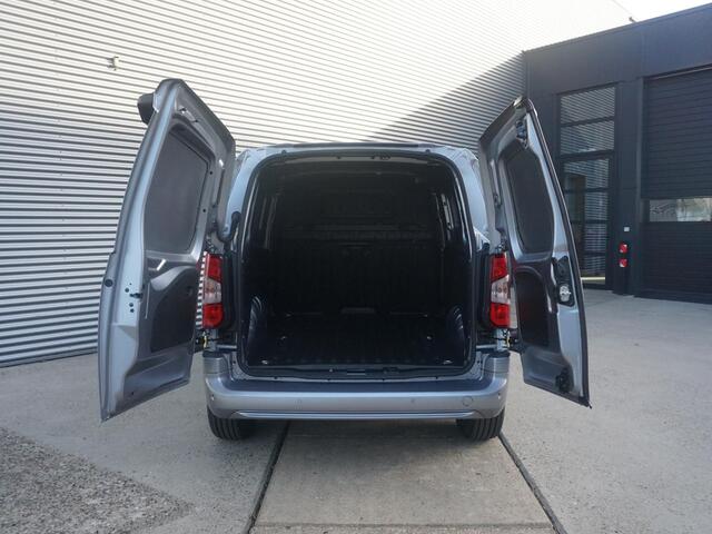 Opel COMBO TECH L1 50kWh | 8 jaar garantie | navigatie | Apple Carplay | camera | digitale binnenspiegel | parkeersensoren v/a | dodehoekdetectie | bumpers in kleur | Climate Control | etc.
