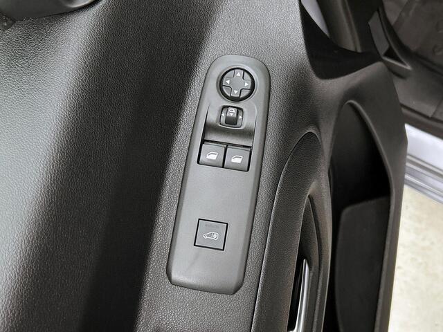 Opel COMBO 1.5 BlueHDi 130PK L2 Automaat Apple Carplay / Android Auto Navigatie Trekhaak Airco Camera Cruise Control Parkeersensoren V+A DAB