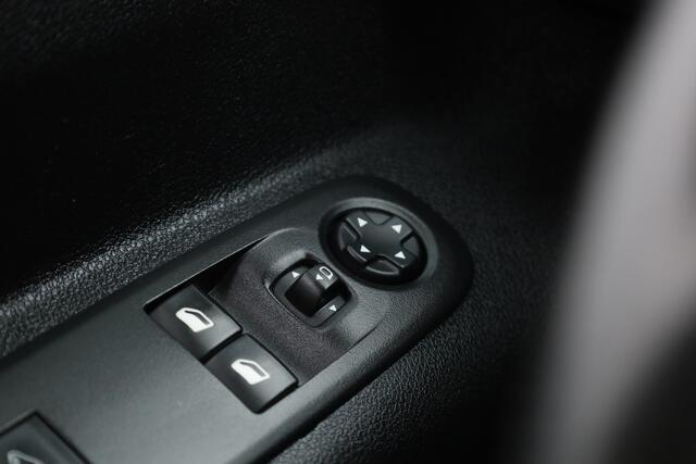 Opel COMBO 1.5D - 130pk L1H1 Automaat | Zwart | Camera | Cruise | Navi | Apple Carplay | BPM vrij